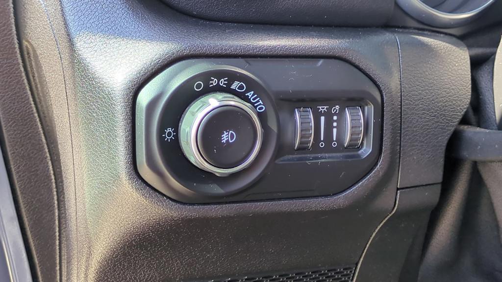 Thumbnail: 2018 Jeep Wrangler - 16