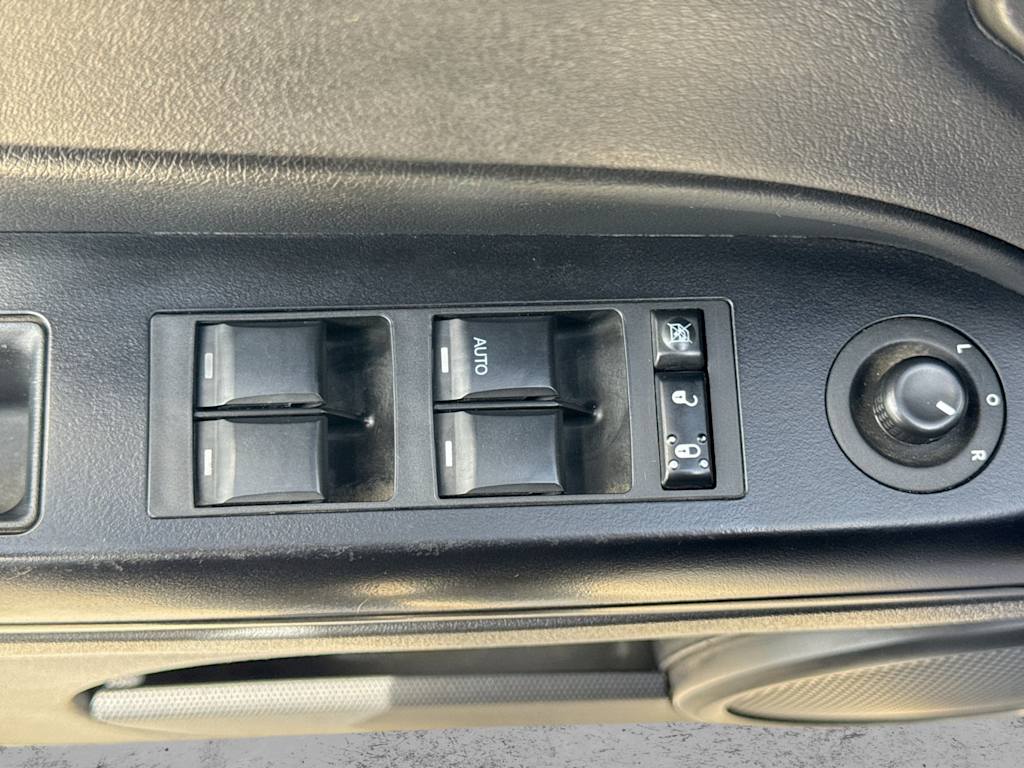 Thumbnail: 2015 Jeep Patriot - 25