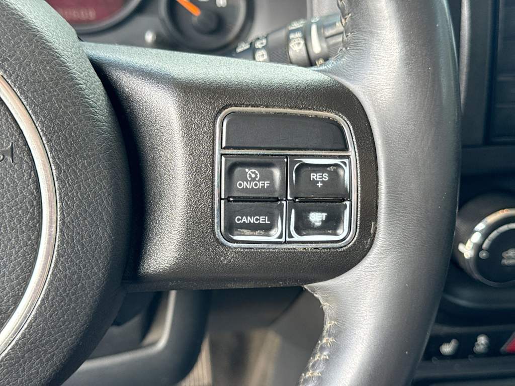 Thumbnail: 2015 Jeep Patriot - 29