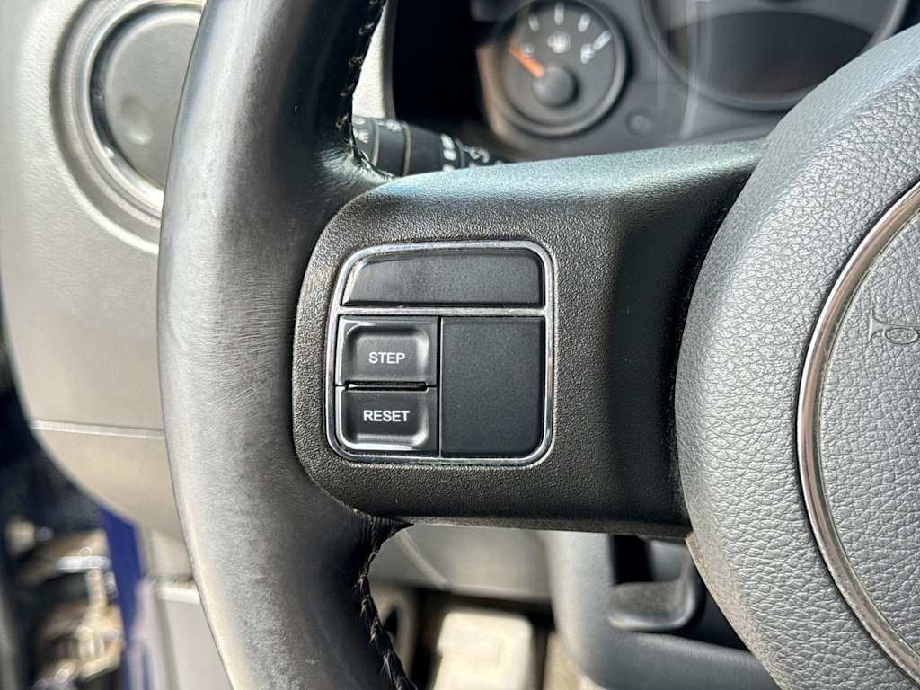Thumbnail: 2015 Jeep Patriot - 28