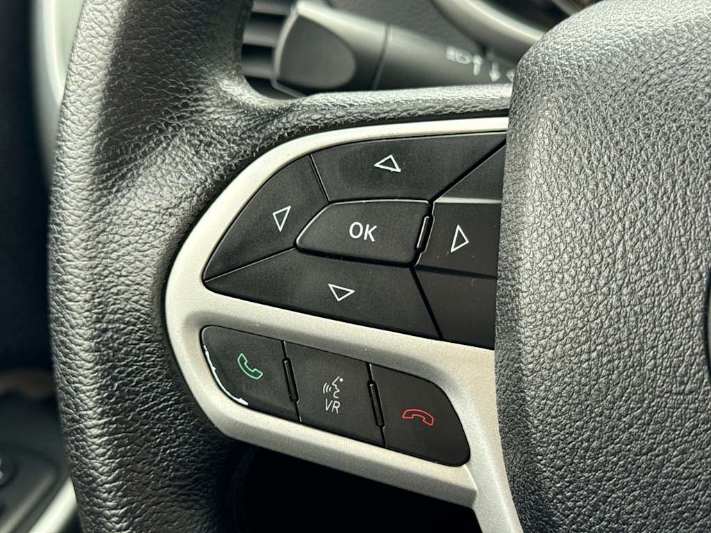 Thumbnail: 2017 Jeep Cherokee - 26