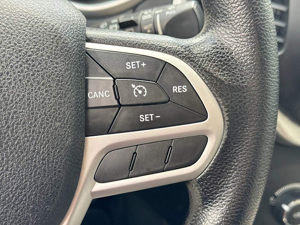 Thumbnail: 2017 Jeep Cherokee - 27