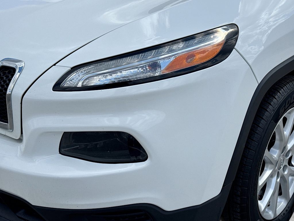 Thumbnail: 2017 Jeep Cherokee - 21