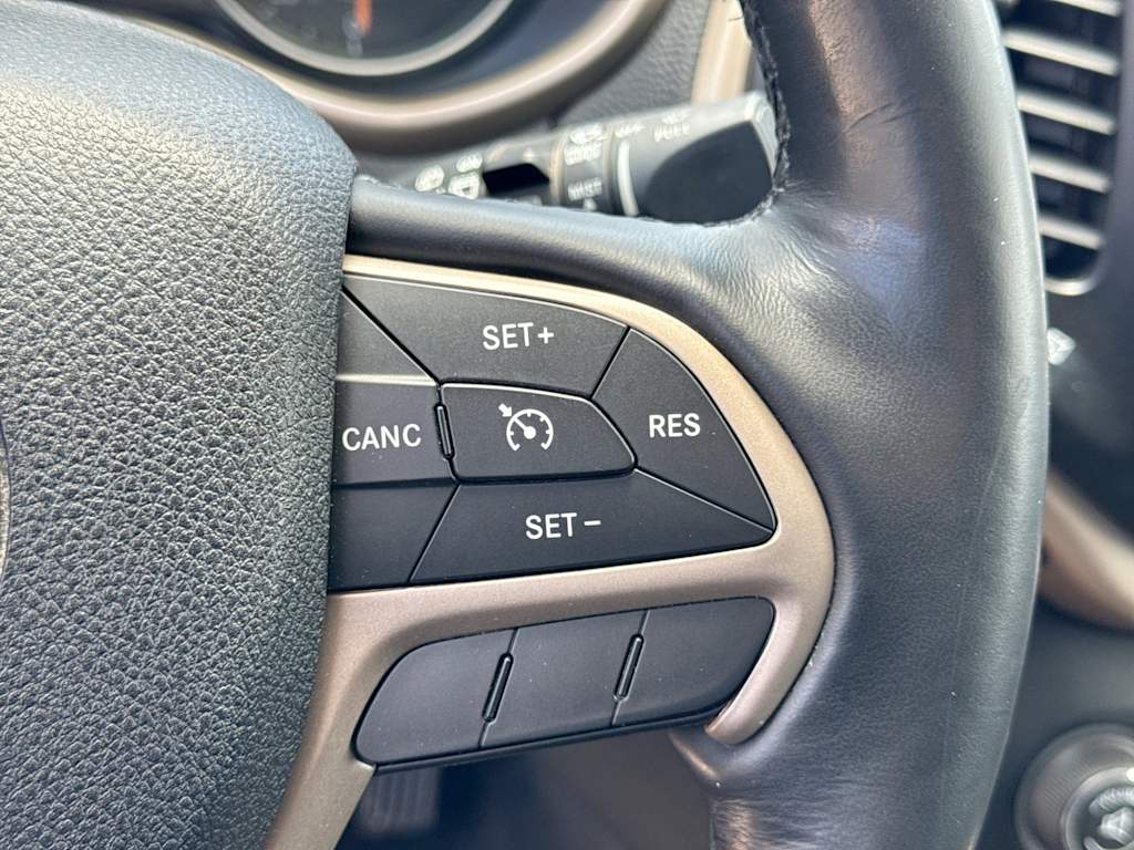 Thumbnail: 2016 Jeep Cherokee - 28