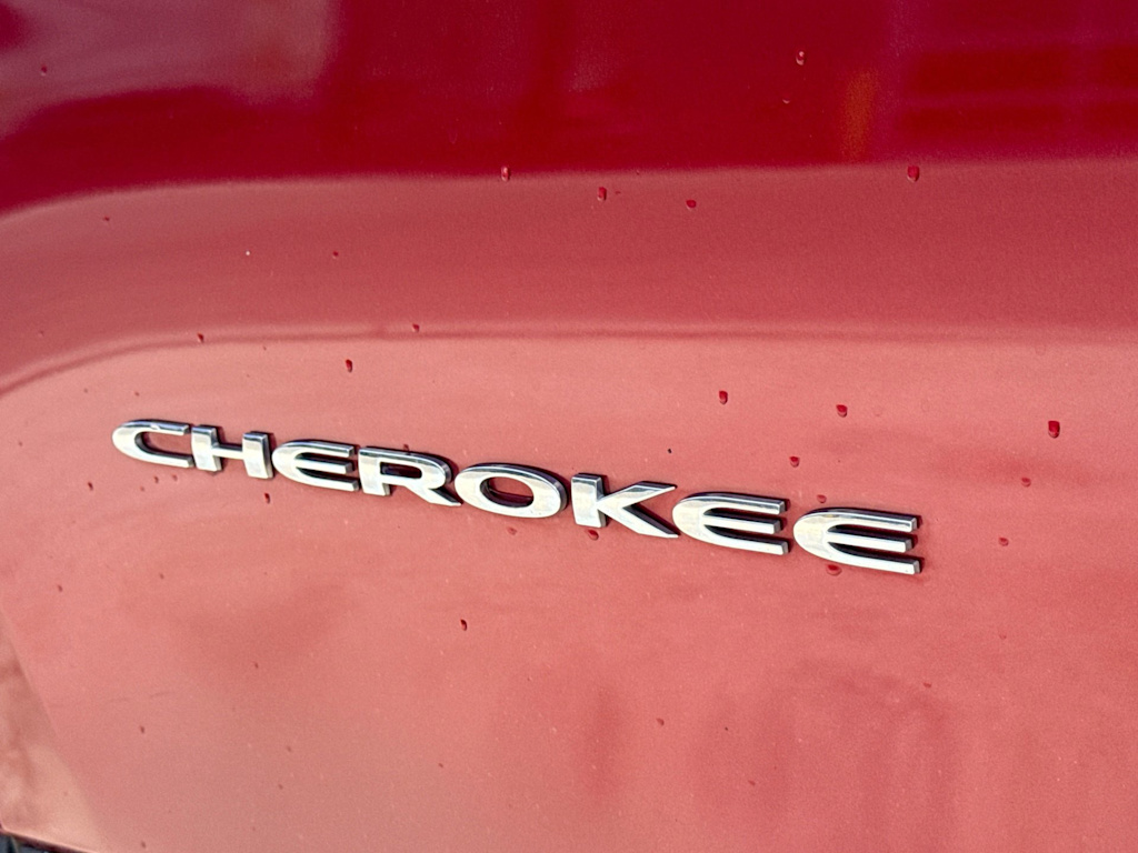 Thumbnail: 2016 Jeep Cherokee - 23