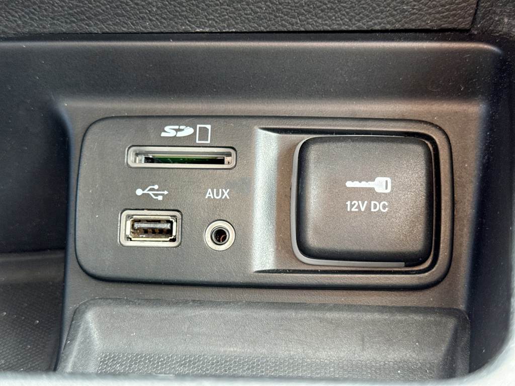 Thumbnail: 2016 Jeep Cherokee - 33