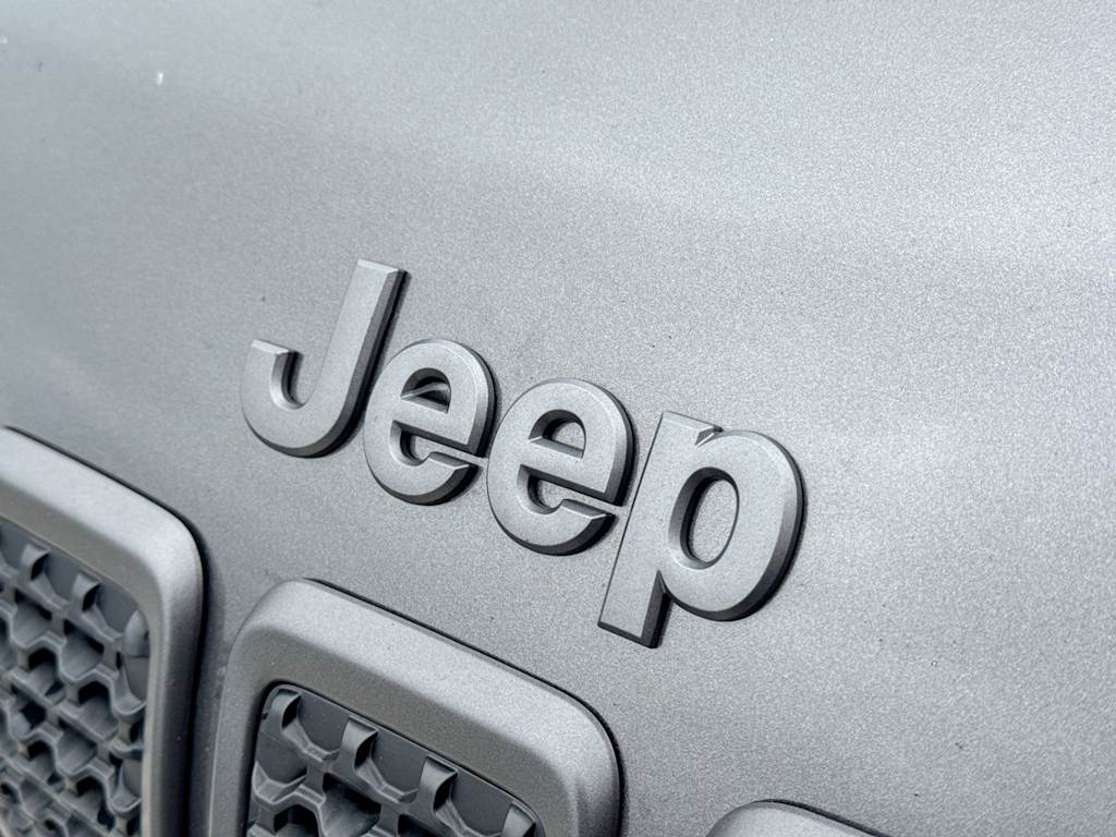 Thumbnail: 2022 Jeep Cherokee - 4