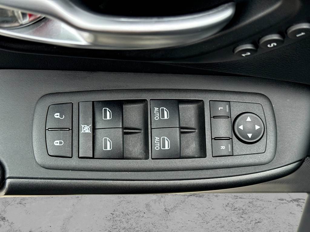 Thumbnail: 2022 Jeep Cherokee - 22
