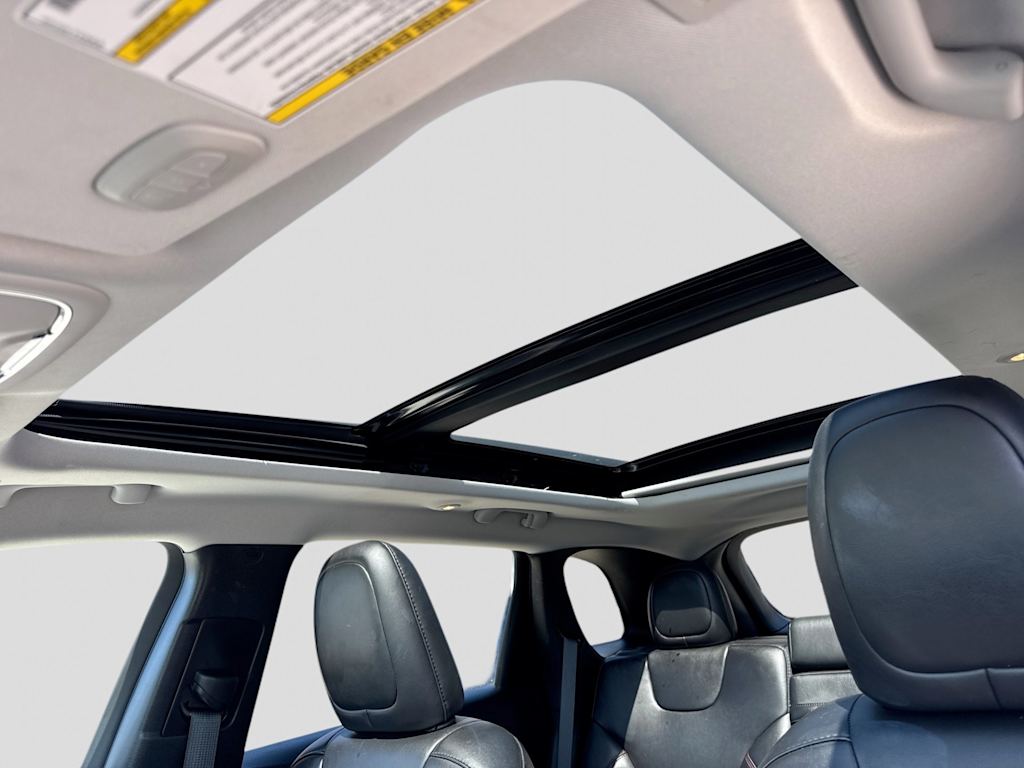 Thumbnail: 2019 Jeep Cherokee - 26