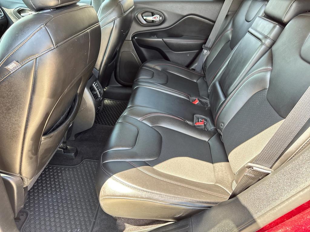 Thumbnail: 2019 Jeep Cherokee - 27