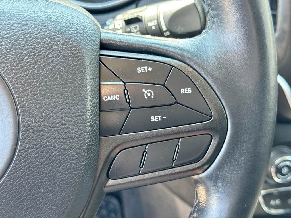 Thumbnail: 2019 Jeep Cherokee - 30