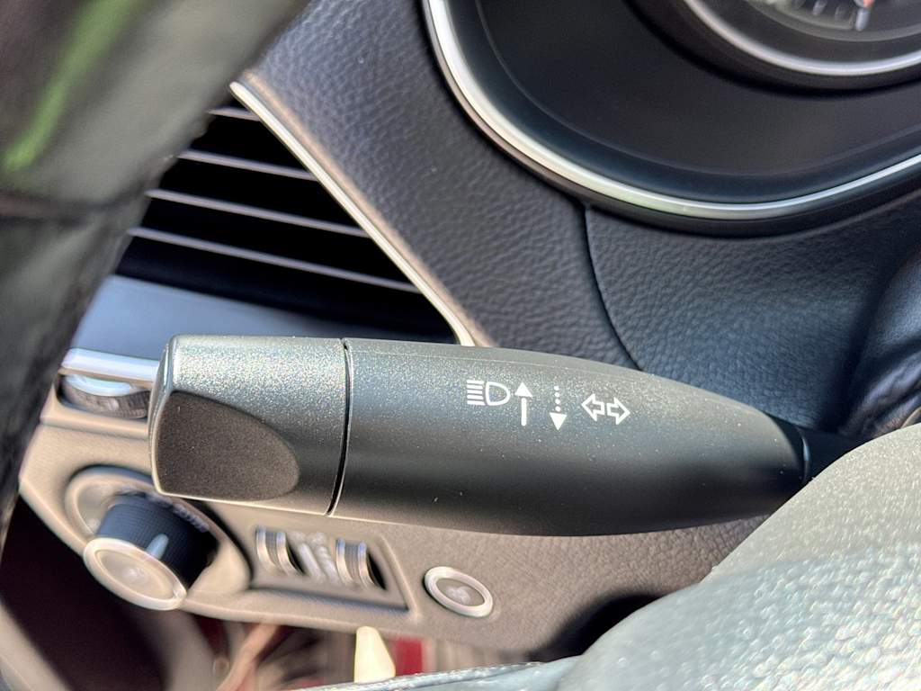 Thumbnail: 2019 Jeep Cherokee - 14