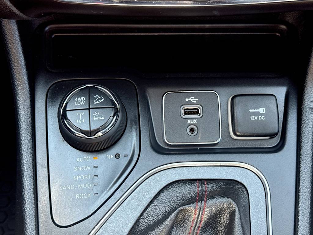 Thumbnail: 2019 Jeep Cherokee - 35