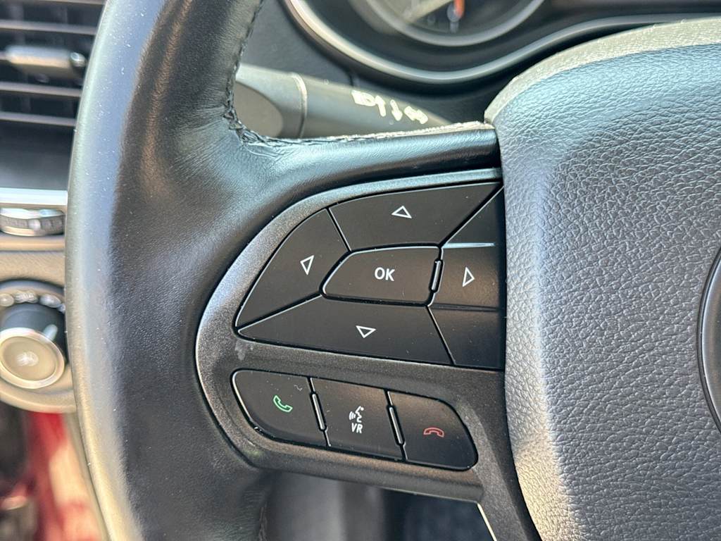 Thumbnail: 2019 Jeep Cherokee - 29