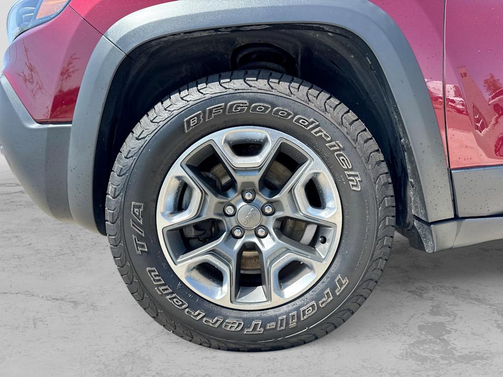 Thumbnail: 2019 Jeep Cherokee - 7