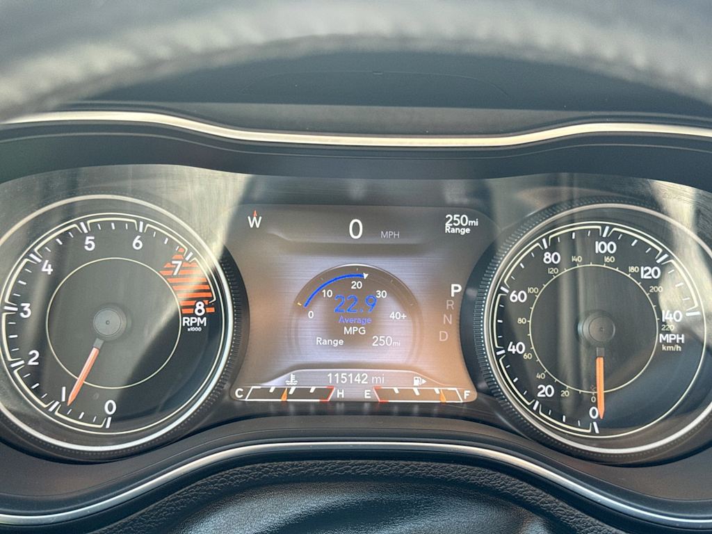 Thumbnail: 2019 Jeep Cherokee - 15