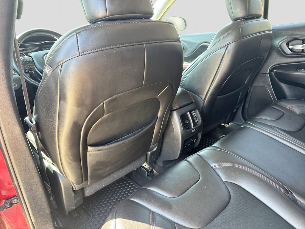 Thumbnail: 2019 Jeep Cherokee - 11