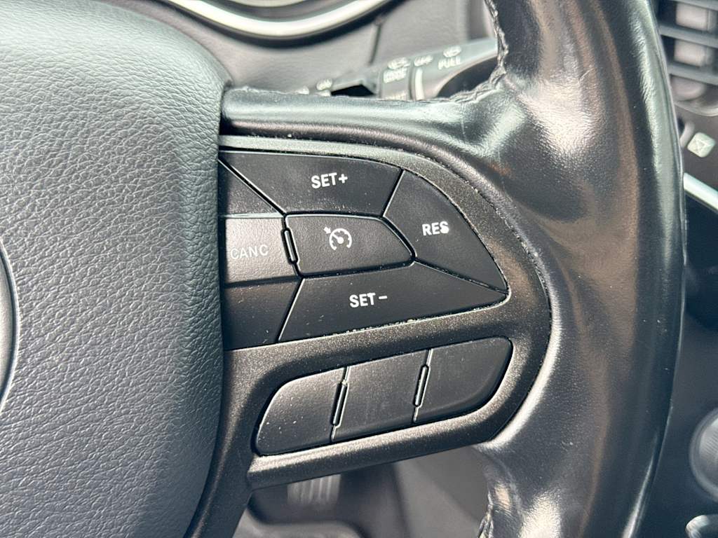 Thumbnail: 2020 Jeep Cherokee - 29