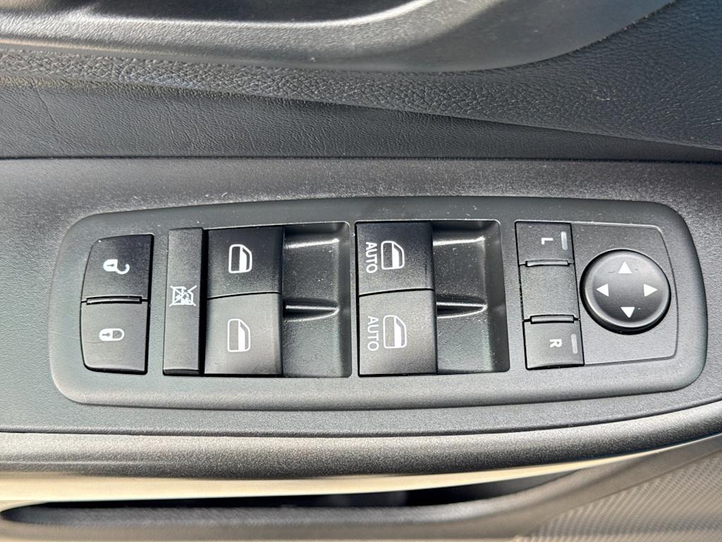 Thumbnail: 2020 Jeep Cherokee - 25