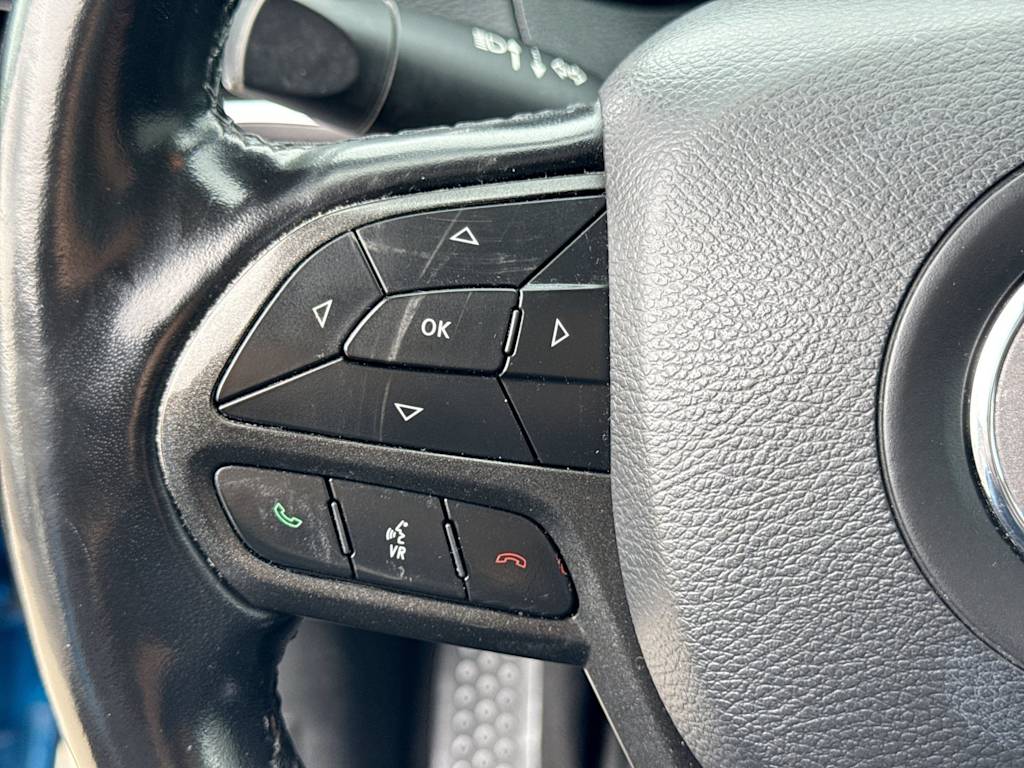 Thumbnail: 2020 Jeep Cherokee - 28