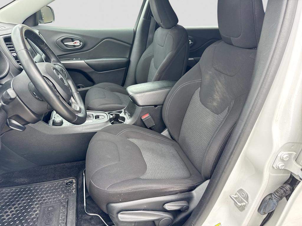 Thumbnail: 2019 Jeep Cherokee - 9