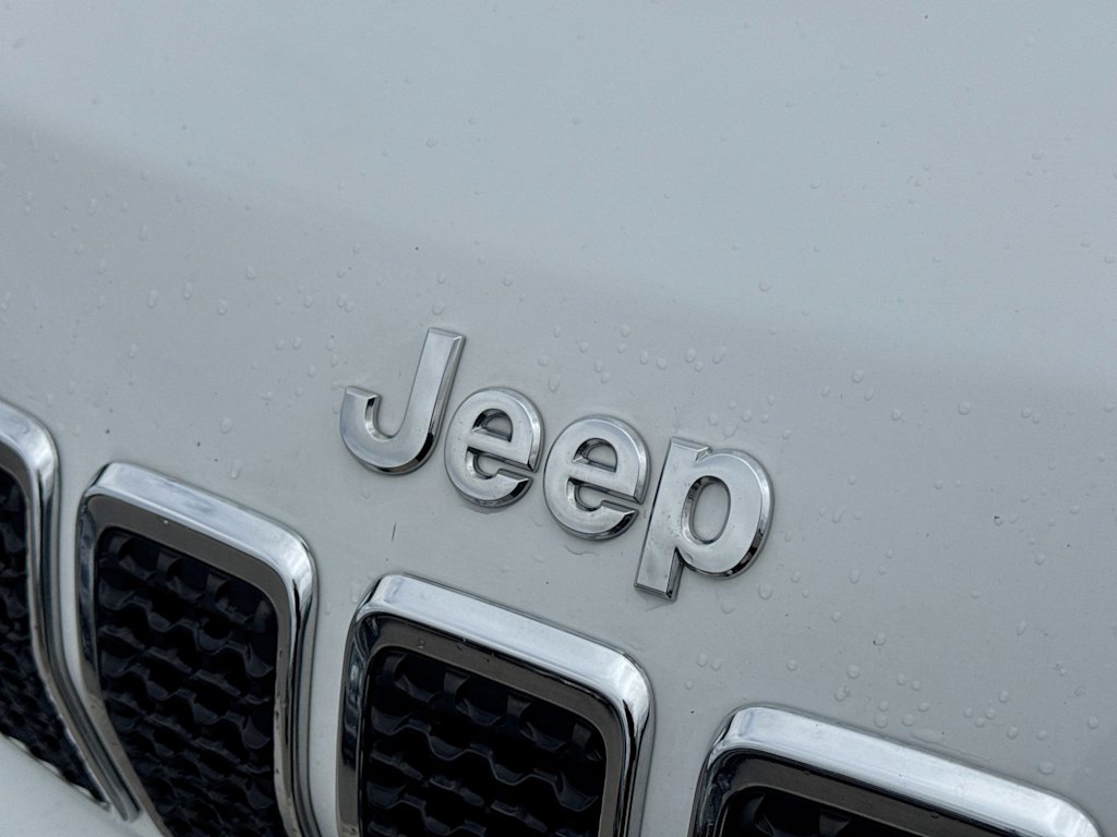 Thumbnail: 2019 Jeep Cherokee - 6