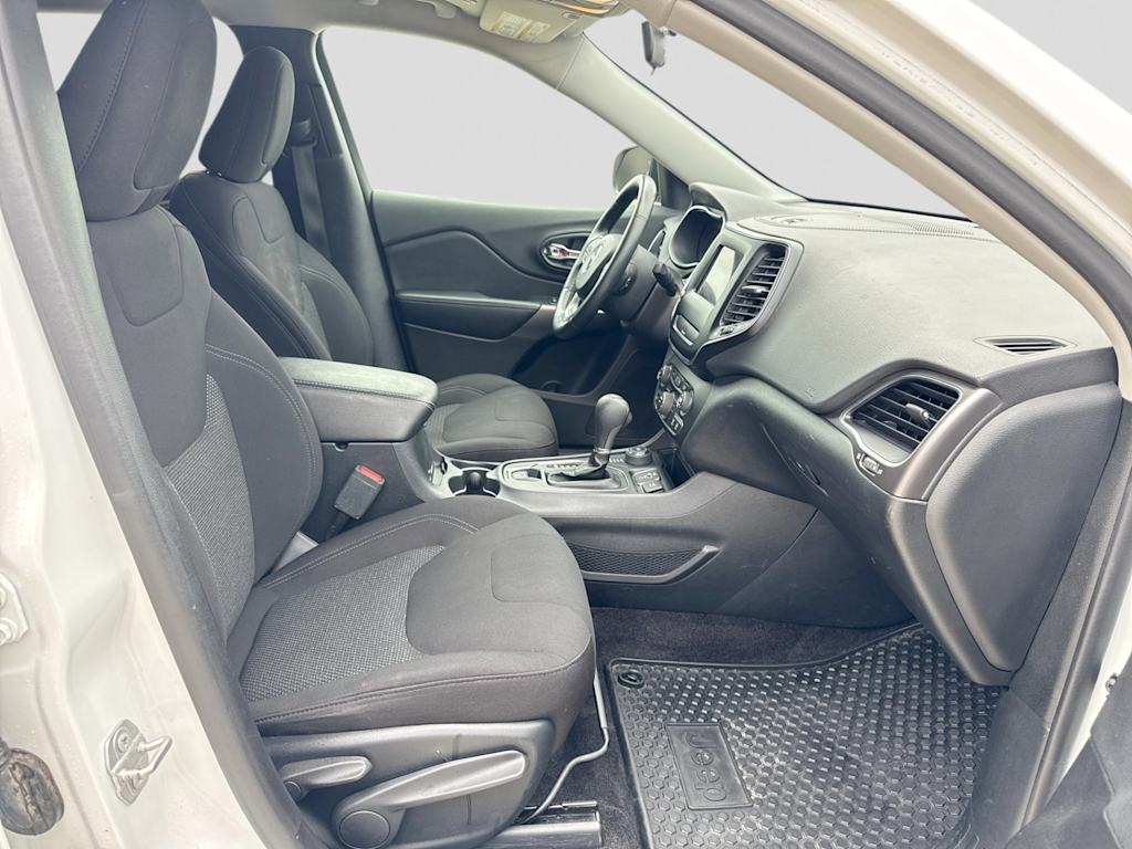 Thumbnail: 2019 Jeep Cherokee - 10