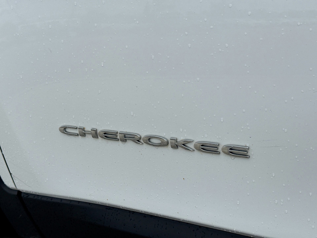 Thumbnail: 2019 Jeep Cherokee - 24