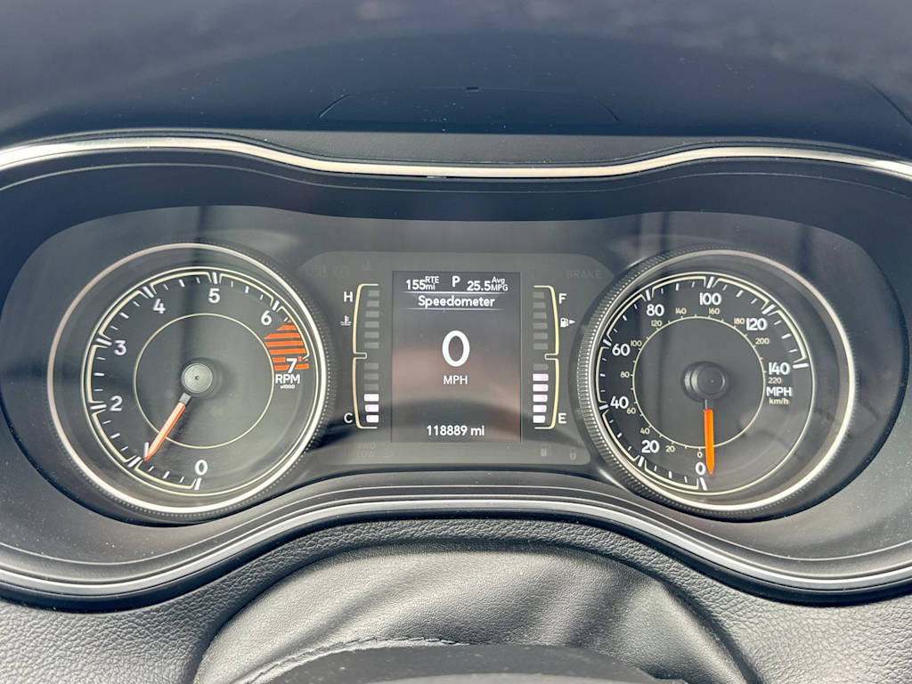 Thumbnail: 2019 Jeep Cherokee - 15