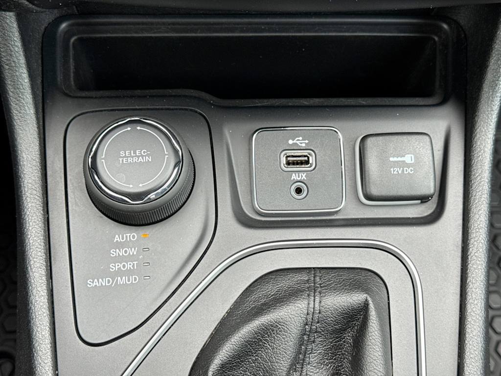 Thumbnail: 2019 Jeep Cherokee - 33