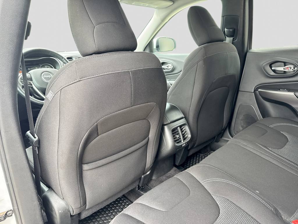 Thumbnail: 2019 Jeep Cherokee - 11