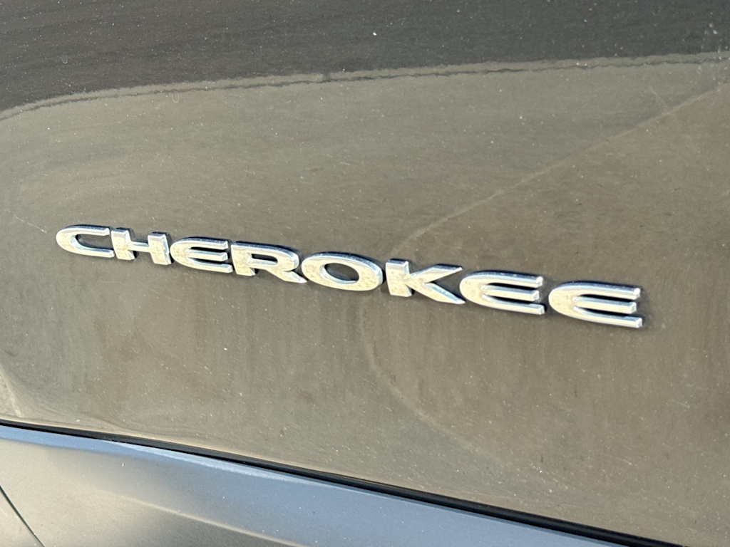 Thumbnail: 2016 Jeep Cherokee - 24