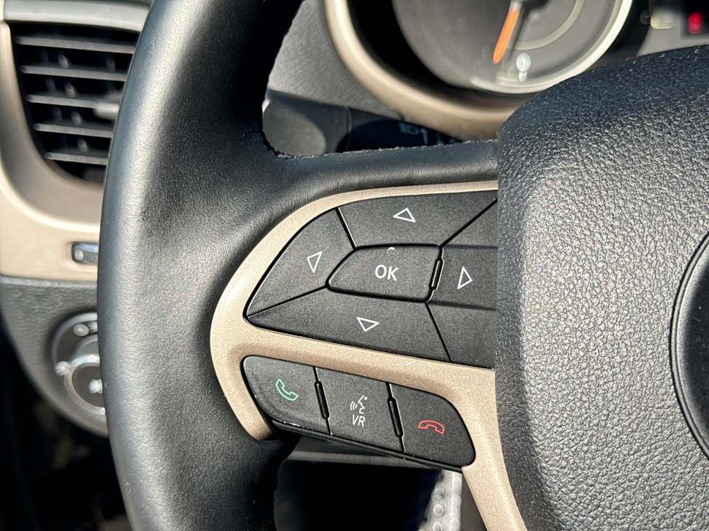 Thumbnail: 2016 Jeep Cherokee - 28