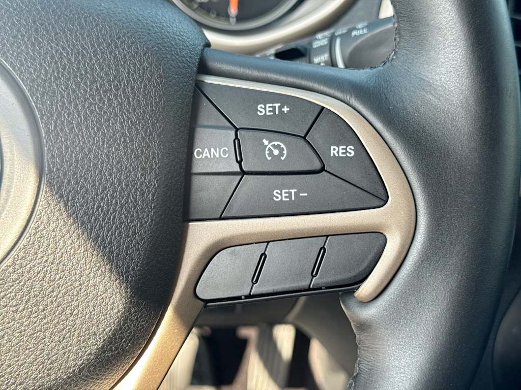 Thumbnail: 2016 Jeep Cherokee - 29