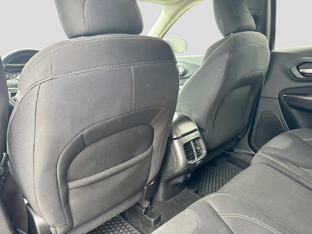 Thumbnail: 2015 Jeep Cherokee - 12