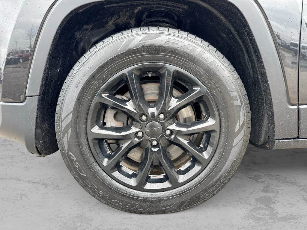Thumbnail: 2015 Jeep Cherokee - 8