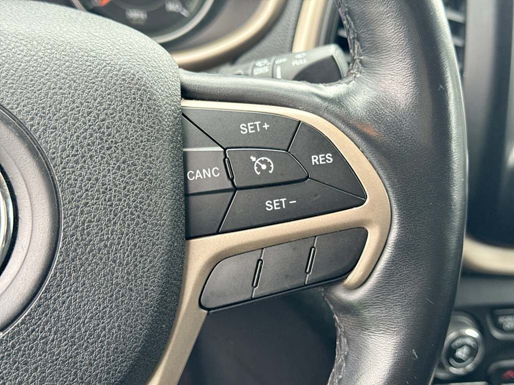 Thumbnail: 2015 Jeep Cherokee - 28