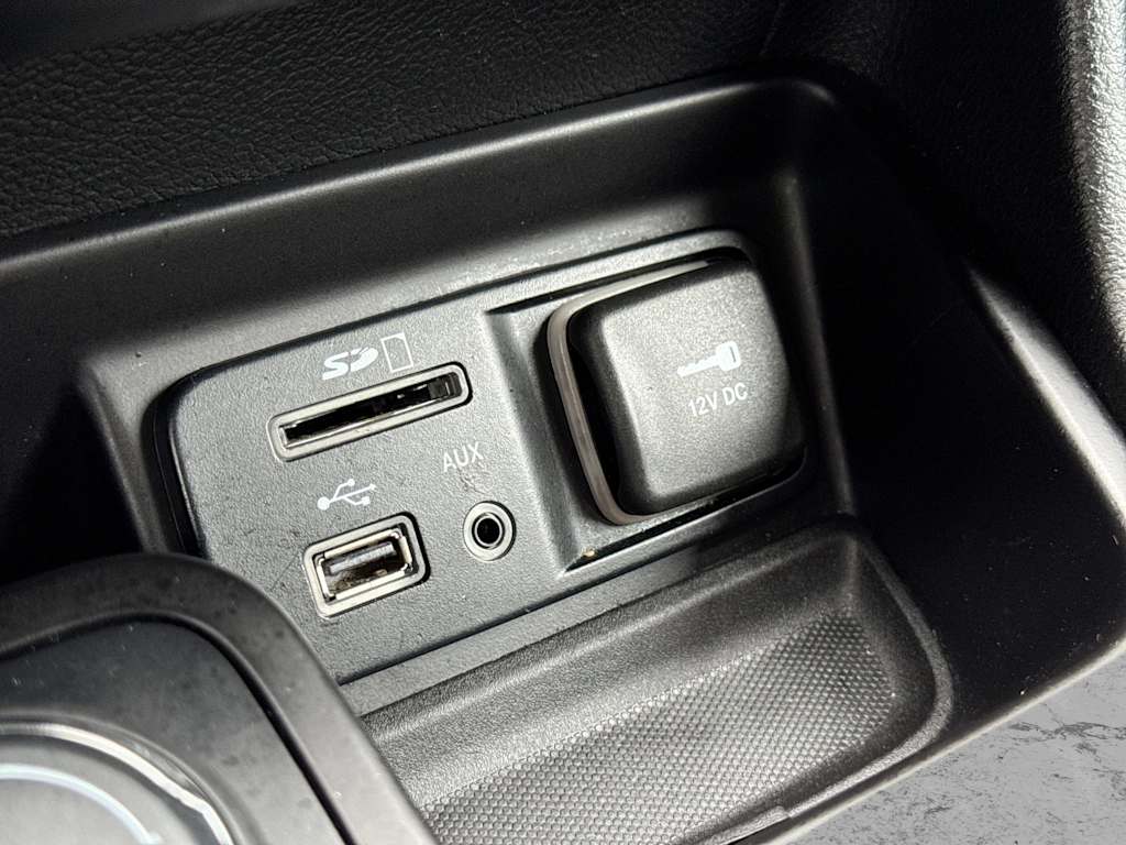 Thumbnail: 2015 Jeep Cherokee - 34