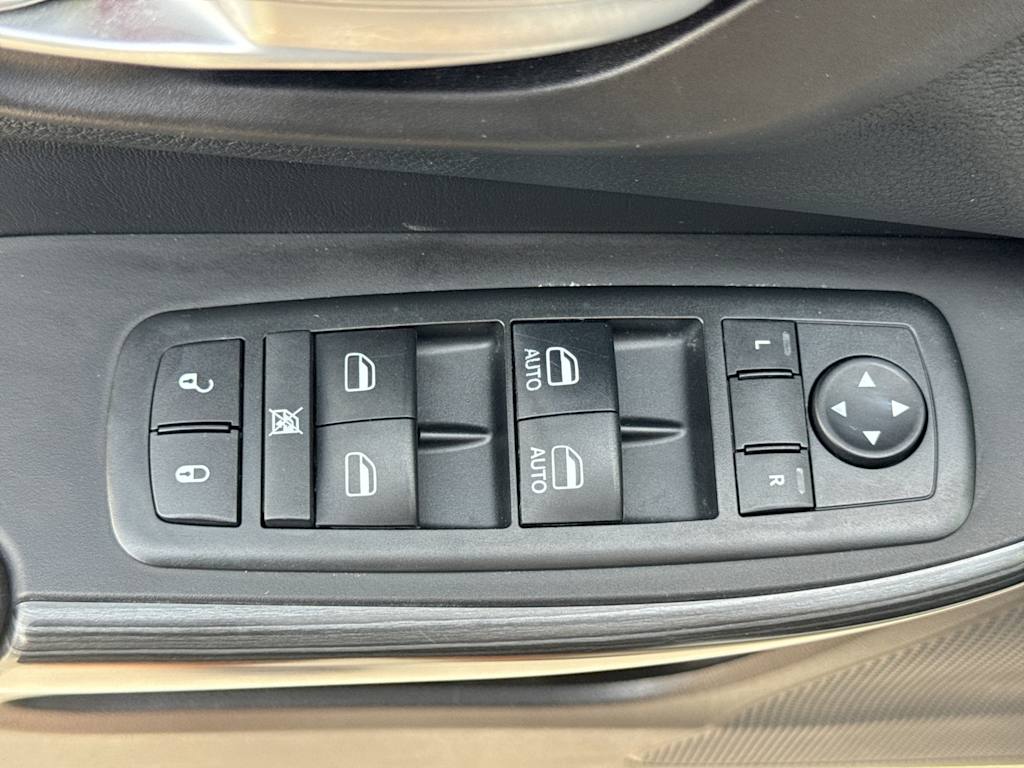 Thumbnail: 2014 Jeep Cherokee - 25