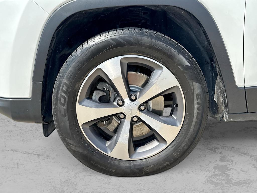 Thumbnail: 2020 Jeep Cherokee - 7