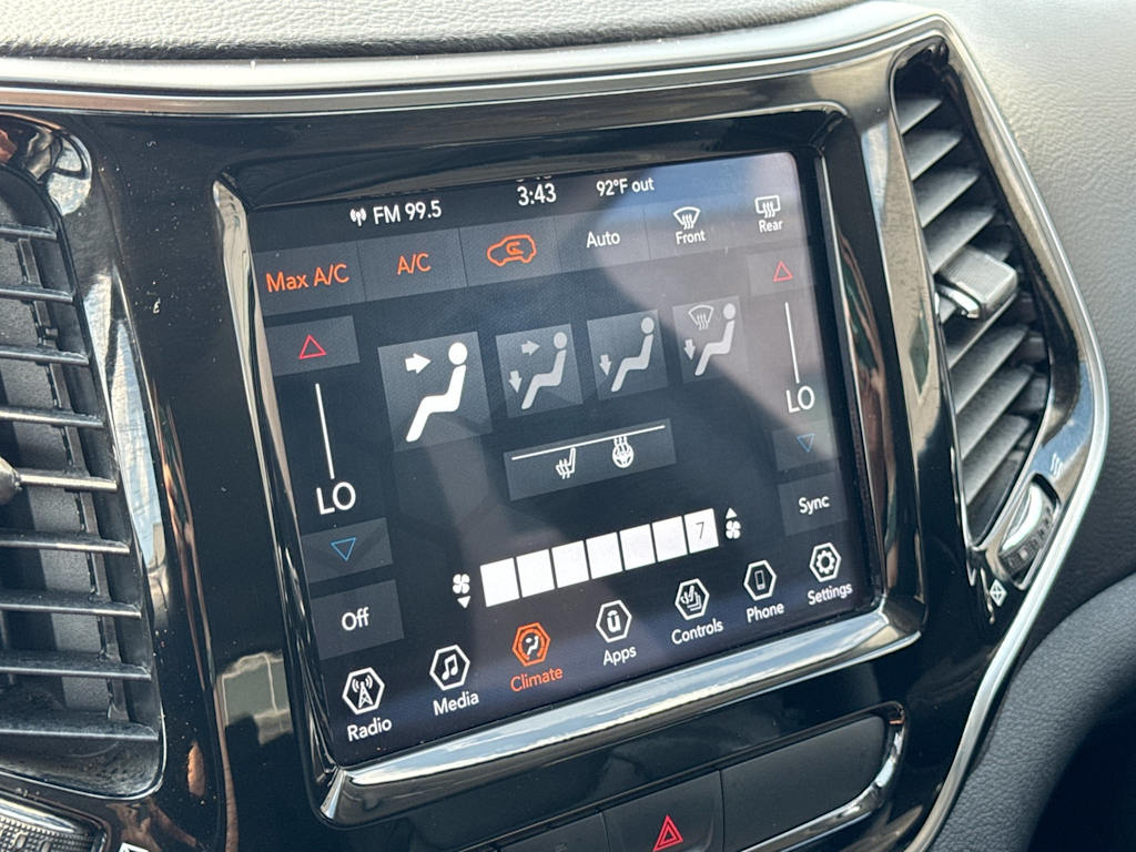 Thumbnail: 2020 Jeep Cherokee - 32