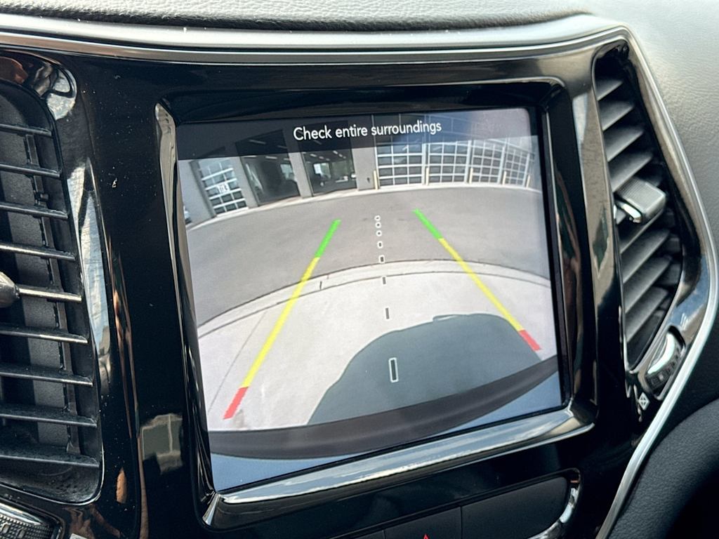 Thumbnail: 2020 Jeep Cherokee - 33