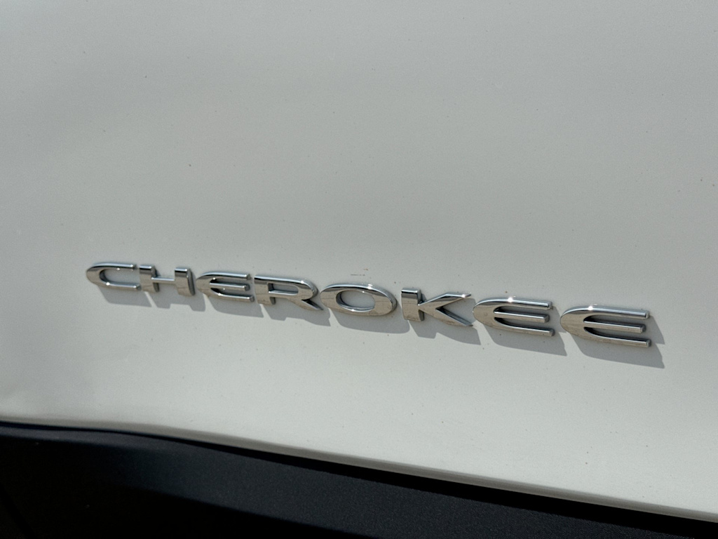 Thumbnail: 2020 Jeep Cherokee - 24