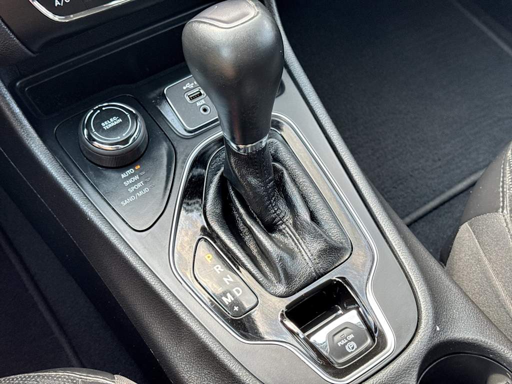 Thumbnail: 2020 Jeep Cherokee - 14