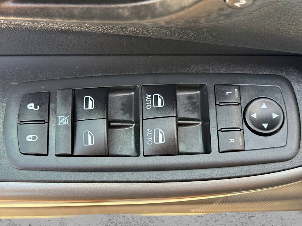 Thumbnail: 2020 Jeep Cherokee - 25
