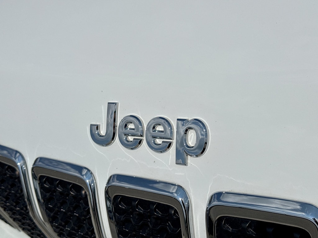 Thumbnail: 2020 Jeep Cherokee - 6