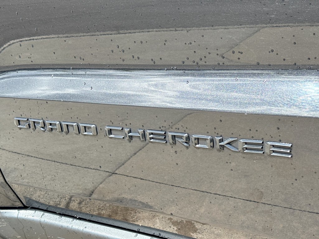Thumbnail: 2015 Jeep Grand Cherokee - 23