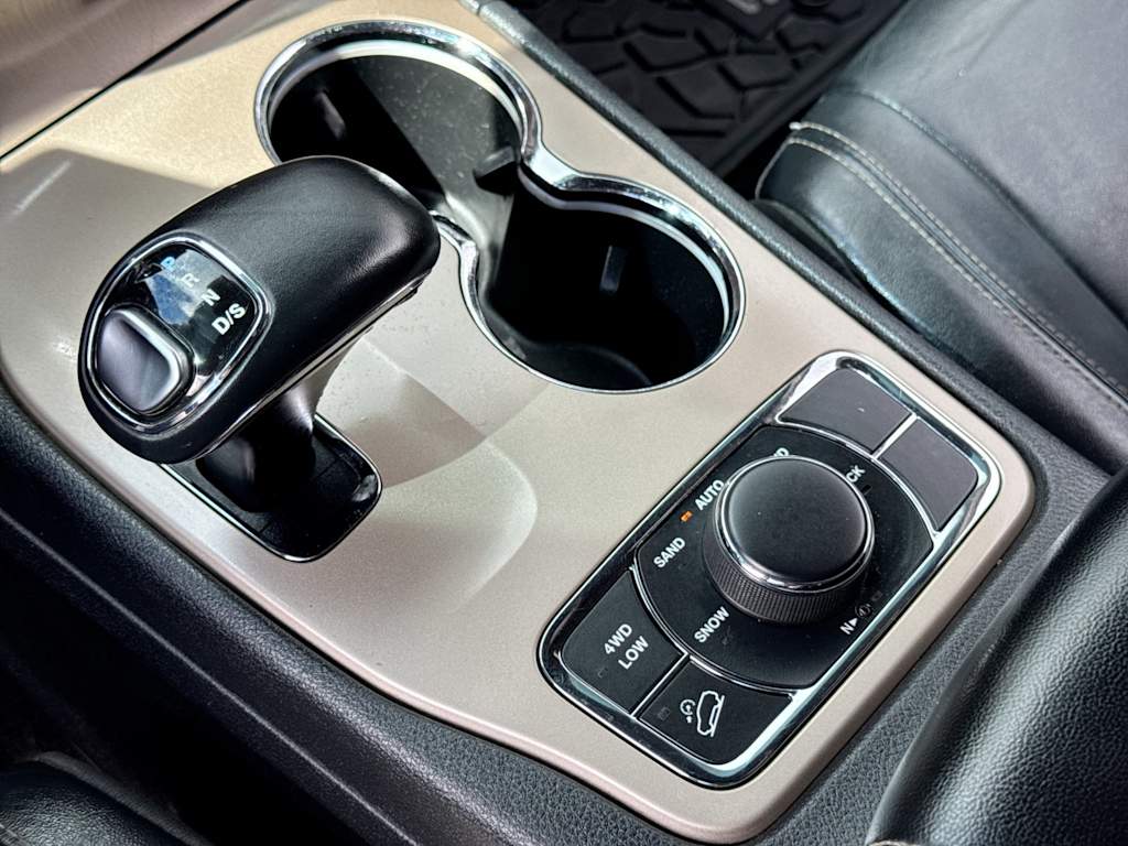 Thumbnail: 2015 Jeep Grand Cherokee - 15