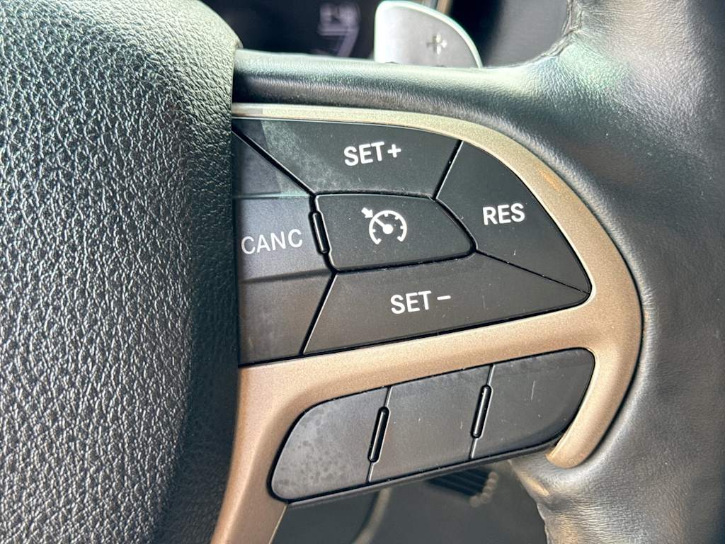 Thumbnail: 2015 Jeep Grand Cherokee - 29