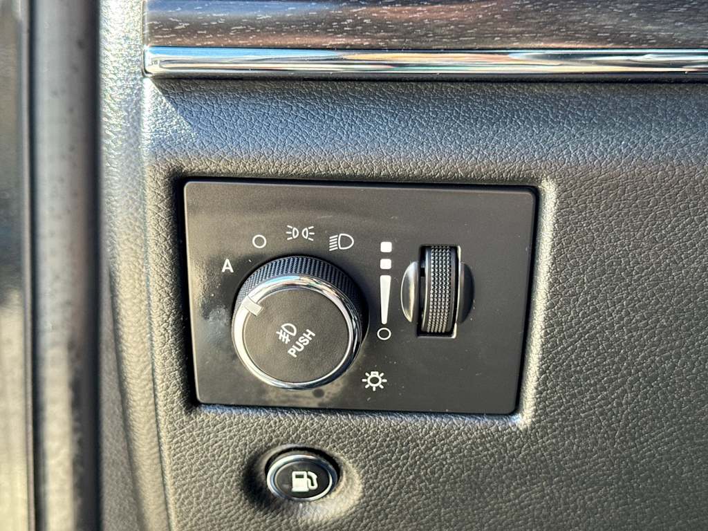 Thumbnail: 2015 Jeep Grand Cherokee - 31